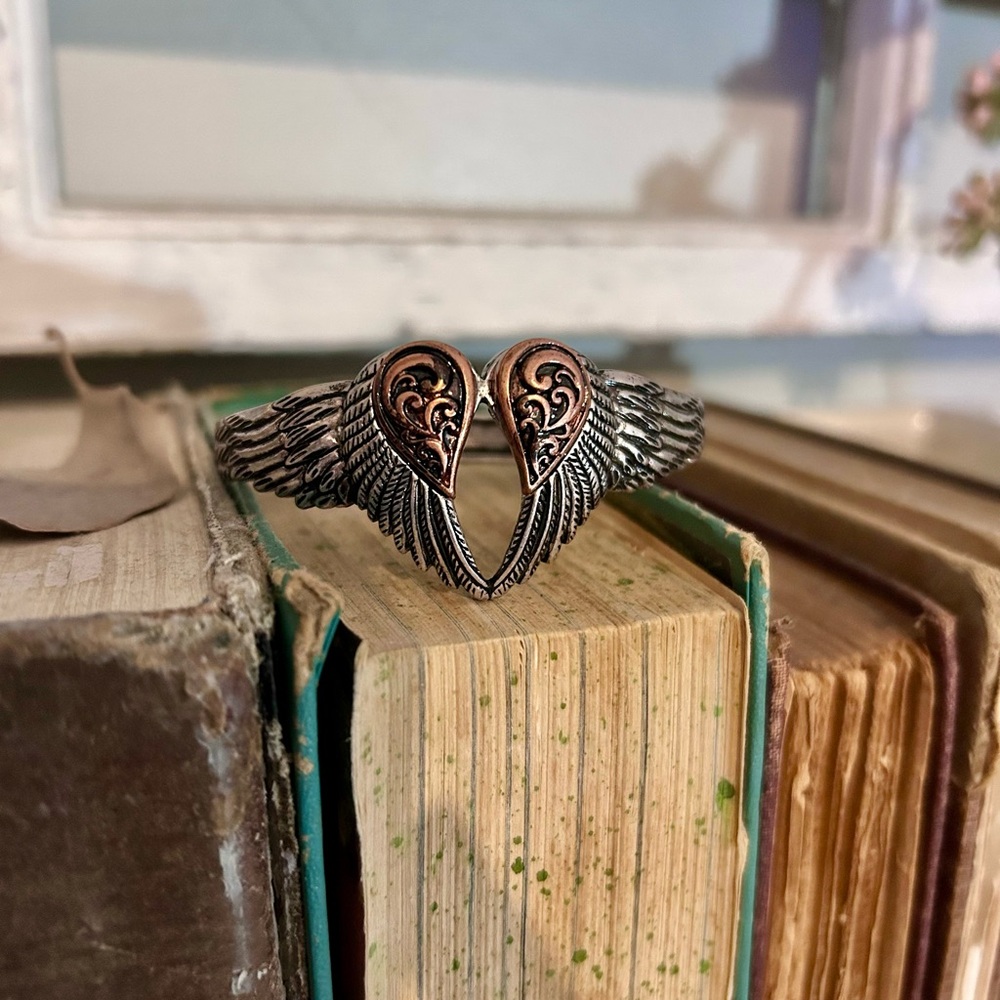 Wing bracelet